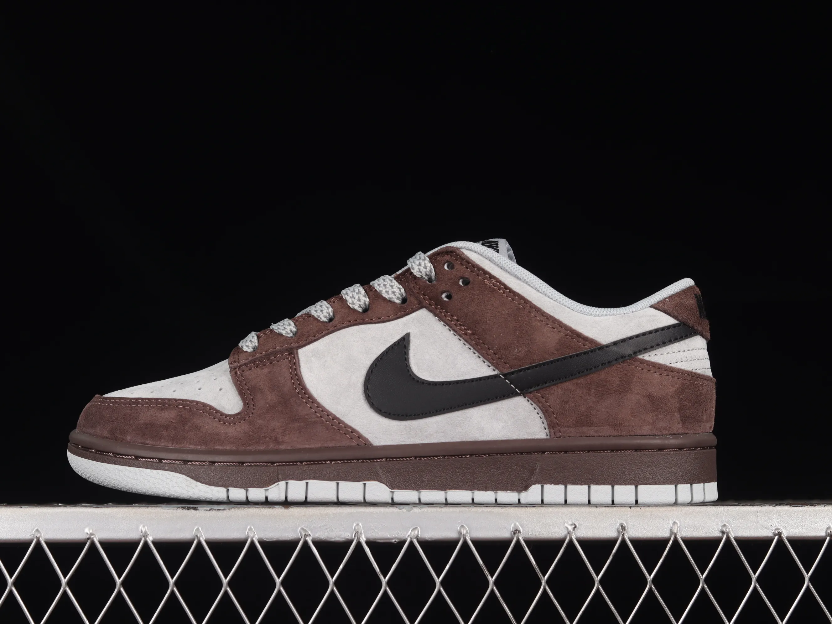 All Categories Nk SB Dunk Series Nk SB Dunk Low Low-top sneakers Otomo Katsuhiro x Nk SB Dunk Low "Steamboy OST" Creative customization collaboration Otomo Katsuhiro co-branded SB low-top sports and leisure sneakers DD9606-123